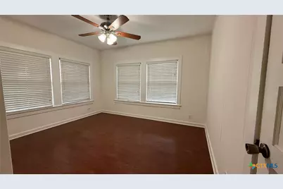 724 N Beal Street, Belton, TX 76513 - Photo 9