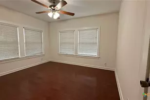 724 N Beal St, Belton, TX 76513 - Photo 9