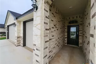 712 Golden Eagle Dr, Salado, TX 76571 - Photo 3