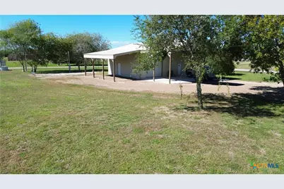 407 W Oakland Avenue, Seadrift, TX 77983 - Photo 19