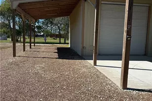 407 W Oakland Ave, Seadrift, TX 77983 - Photo 7