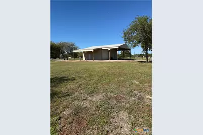 407 W Oakland Avenue, Seadrift, TX 77983 - Photo 5