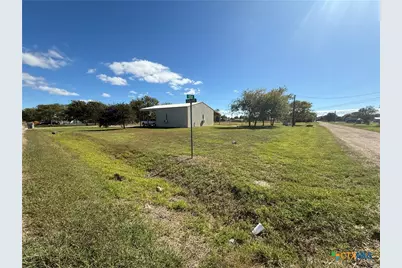 407 W Oakland Avenue, Seadrift, TX 77983 - Photo 13