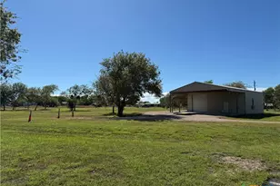 407 W Oakland Ave, Seadrift, TX 77983 - Photo 11
