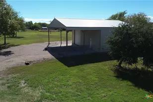 407 W Oakland Ave, Seadrift, TX 77983 - Photo 3