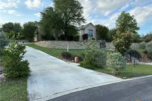 849 Santa Cruz Ln, New Braunfels, TX 78132 - Photo 5