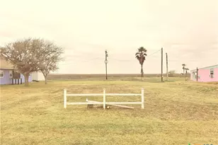 1116 S Ocean Dr, Port Lavaca, TX 77979 - Photo 1