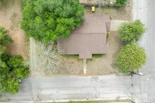806 St Michael St, Gonzales, TX 78629 - Photo 25