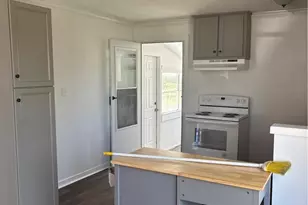 308 Poth St, Yoakum, TX 77995 - Photo 5