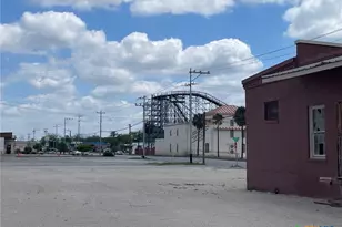 1308 N Bowie St, Seguin, TX 78155 - Photo 3