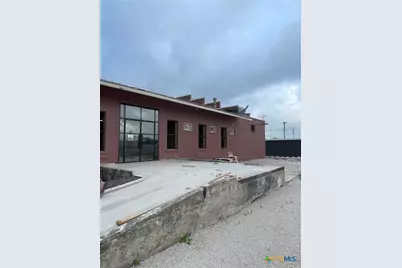 1308 N Bowie Street, Seguin, TX 78155 - Photo 9