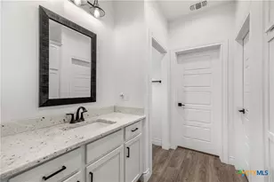 504 Townhall Ln, Victoria, TX 77904 - Photo 33