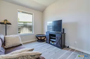 712 Coyote Crk Wy, Kyle, TX 78640 - Photo 15