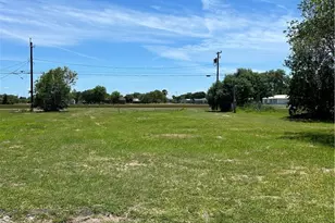 508 W Dallas Ave, Seadrift, TX 77983 - Photo 1
