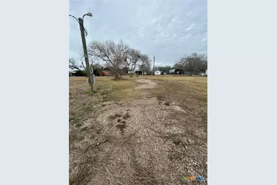 508 W Dallas Avenue, Seadrift, TX 77983 - Photo 5
