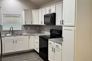 909 2nd St, Cuero, TX 77954 - Photo 3