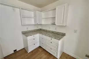 929 Veterans St, Seguin, TX 78155 - Photo 3