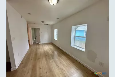 929 Veterans Street, Seguin, TX 78155 - Photo 5