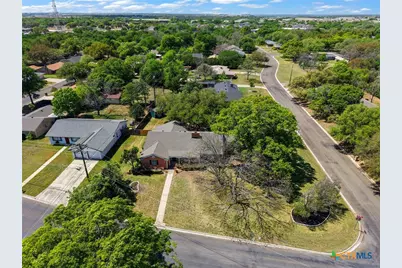 2010 N Beal Street, Belton, TX 76513 - Photo 5