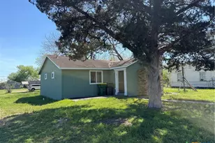 2411 Mumphord St, Victoria, TX 77901 - Photo 13