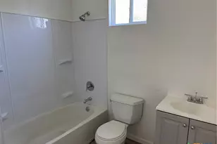 2411 Mumphord St, Victoria, TX 77901 - Photo 7