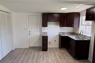 2411 Mumphord St, Victoria, TX 77901 - Photo 3