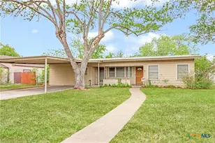 1010 E Humphreys St, Seguin, TX 78155 - Photo 1