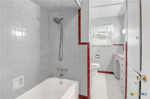 1010 E Humphreys St, Seguin, TX 78155 - Photo 23