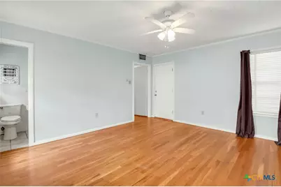 1010 E Humphreys Street, Seguin, TX 78155 - Photo 19