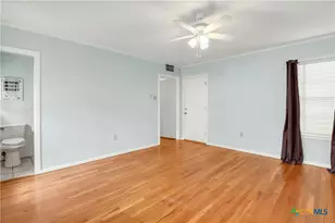 1010 E Humphreys St, Seguin, TX 78155 - Photo 19