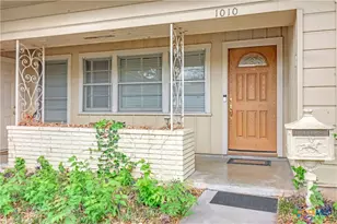 1010 E Humphreys St, Seguin, TX 78155 - Photo 1