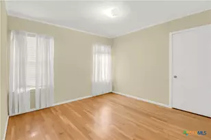 1010 E Humphreys St, Seguin, TX 78155 - Photo 17