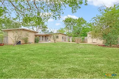 1010 E Humphreys Street, Seguin, TX 78155 - Photo 5