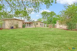 1010 E Humphreys St, Seguin, TX 78155 - Photo 5