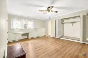 1010 E Humphreys St, Seguin, TX 78155 - Photo 13