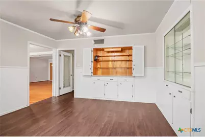 1010 E Humphreys Street, Seguin, TX 78155 - Photo 11