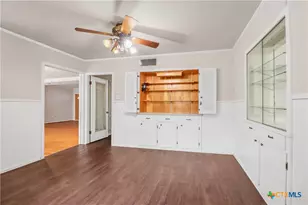 1010 E Humphreys St, Seguin, TX 78155 - Photo 11