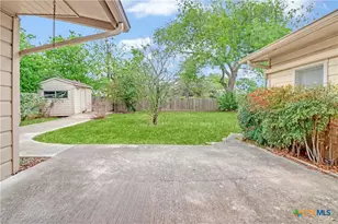 1010 E Humphreys St, Seguin, TX 78155 - Photo 3