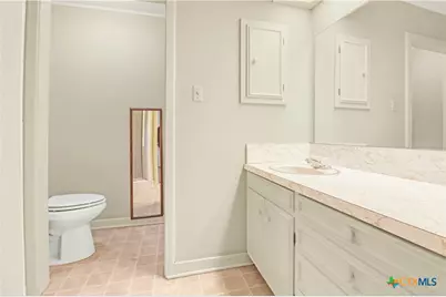 1010 E Humphreys Street, Seguin, TX 78155 - Photo 21