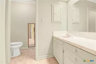 1010 E Humphreys St, Seguin, TX 78155 - Photo 21