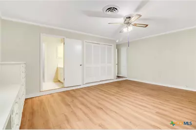 1010 E Humphreys Street, Seguin, TX 78155 - Photo 15