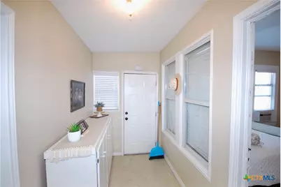 125 W Wallace Street, Gonzales, TX 78629 - Photo 11