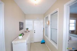 125 W Wallace St, Gonzales, TX 78629 - Photo 11