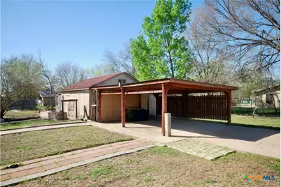 125 W Wallace Street, Gonzales, TX 78629 - Photo 17