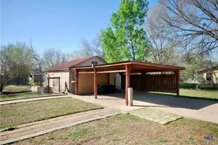 125 W Wallace St, Gonzales, TX 78629 - Photo 17