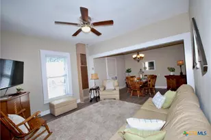 125 W Wallace St, Gonzales, TX 78629 - Photo 5