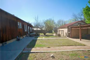 125 W Wallace St, Gonzales, TX 78629 - Photo 15