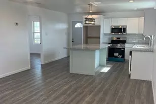 408 W Royal Oak Ln, Rockport, TX 78382 - Photo 5