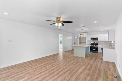408 W Royal Oak Lane, Rockport, TX 78382 - Photo 7