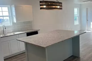 408 W Royal Oak Ln, Rockport, TX 78382 - Photo 5